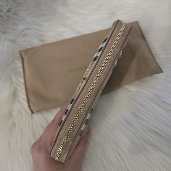 BURBERRY ELMORE HAYMARKET ZIP AROUND WALLET-40607301 - Picture 5 of 7